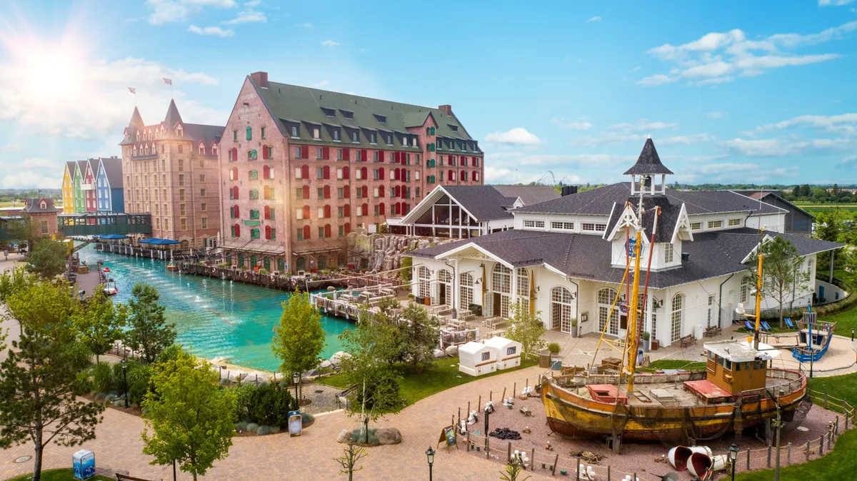 Hotel Krønasår and the waterfront at Europa-Park Resort.